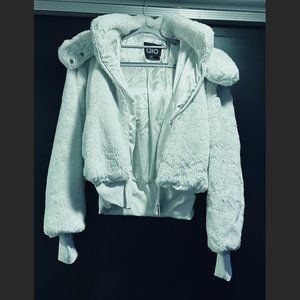 Alo Yoga Faux Fur Foxy Jacket - Ivory